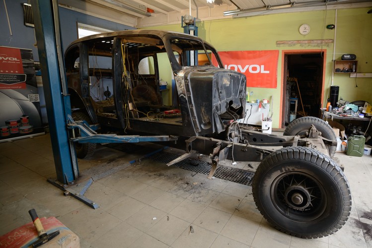 Cadillac kupiony dla Marszałka Józefa Piłsudskiego jest odnawiany w Poznaniu