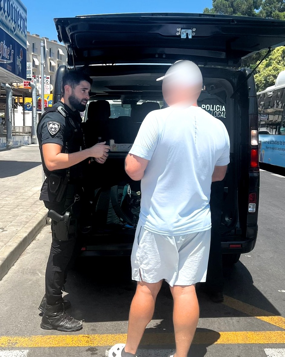 Polícia prichytila predavača predávať nápoje s pochybnou hygienou.