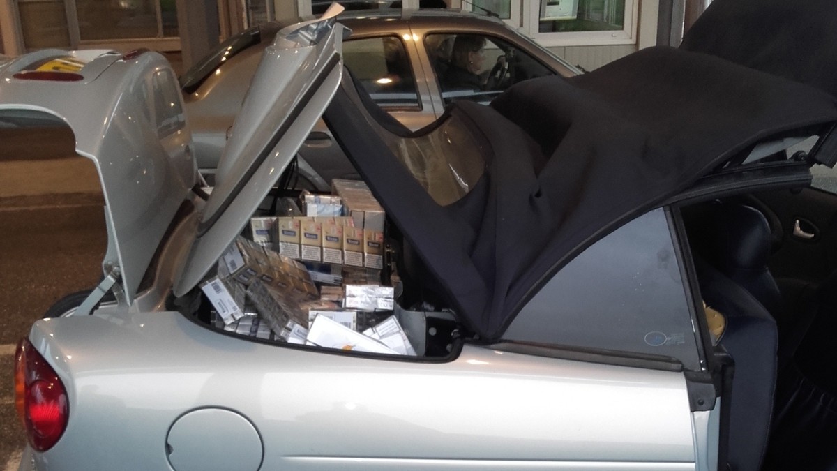 cigarete u krovu kabrioleta Djerdap 05 04 2017