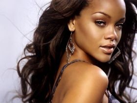 rihanna-d00000A2D9759c85003f1