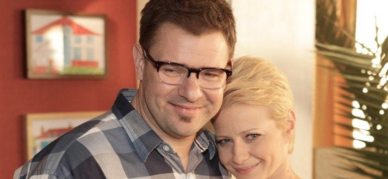Kontrowersyjny serial z Kożuchowską i Karolakiem. Coś o seksie i pogrzebie