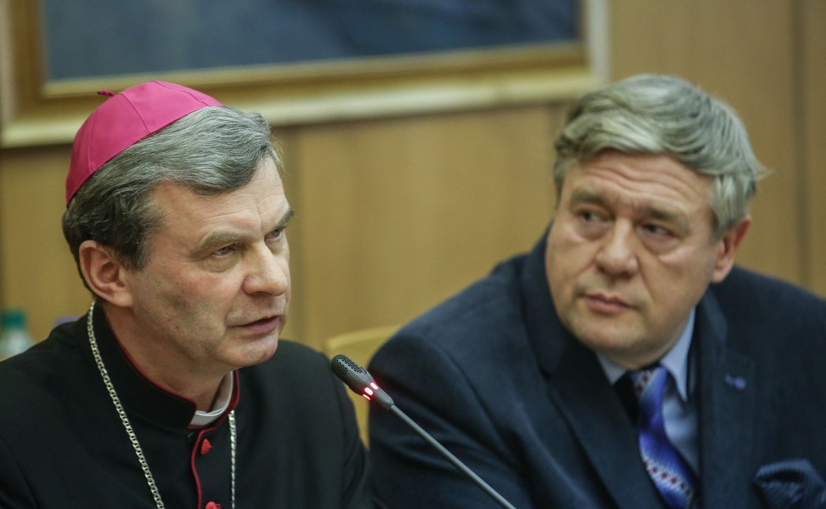 Przewodniczący Zespołu KEP ds. Apostolstwa Trzeźwości bp Tadeusz Bronakowski i konsultor Zespołu KEP ds. Apostolstwa Trzeźwości prof. Krzysztof Wojcieszek