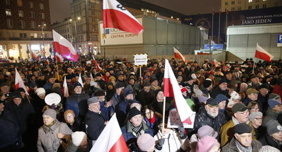 Politycy, dziennikarze i internauci wyśmiali protest w obronie TVP. Kąśliwym uwagom nie ma końca