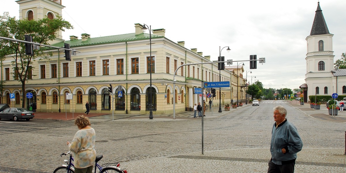 W Suwałkach urzędnicy są w niecodzienny sposób zachęcani do rezygnacji z pracy