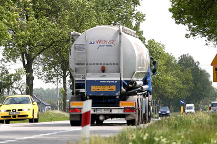 Cysterny śledzone przez służby celne. Tego chce PiS, by uszczelnić VAT