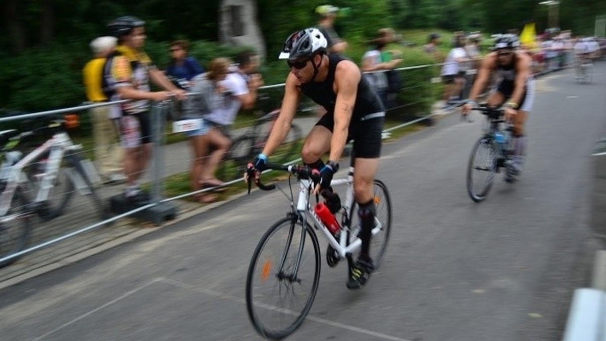 Nie musicie jednak obawiać się utrudnień w ruchu ani policjantów sterujących ruchem w samym Poznaniu - Poznań Cycling Maraton rozpocznie się bowiem na Torze Poznań, a trasa poprowadzi przez drogi powiatu poznańskiego.