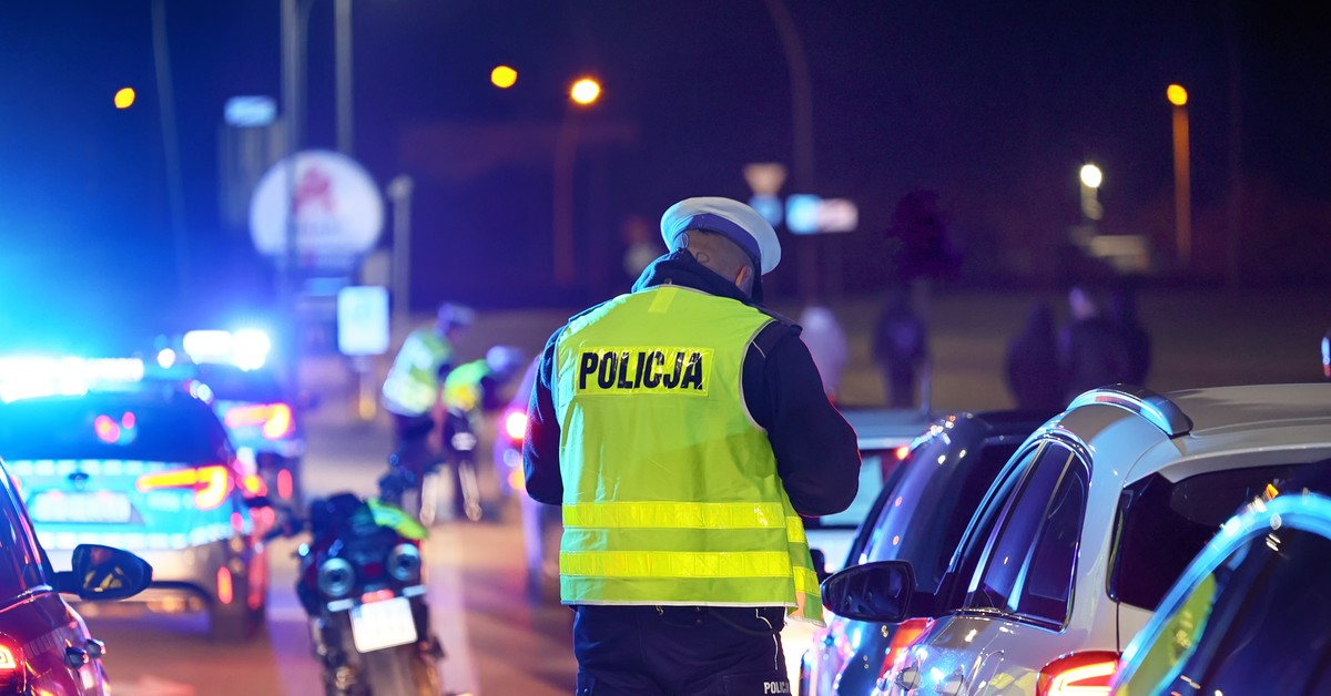 Obowiązek zimowych opon 2025. Jakie kary grożą kierowcom za brak odpowiedniego ogumienia