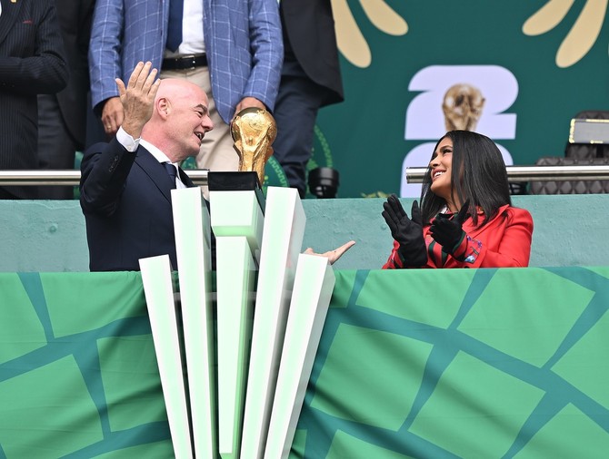 Predsednik FIFA Đani Infantino i Salma Hajek na otvaranju Svetskog prvenstva u fudbalu