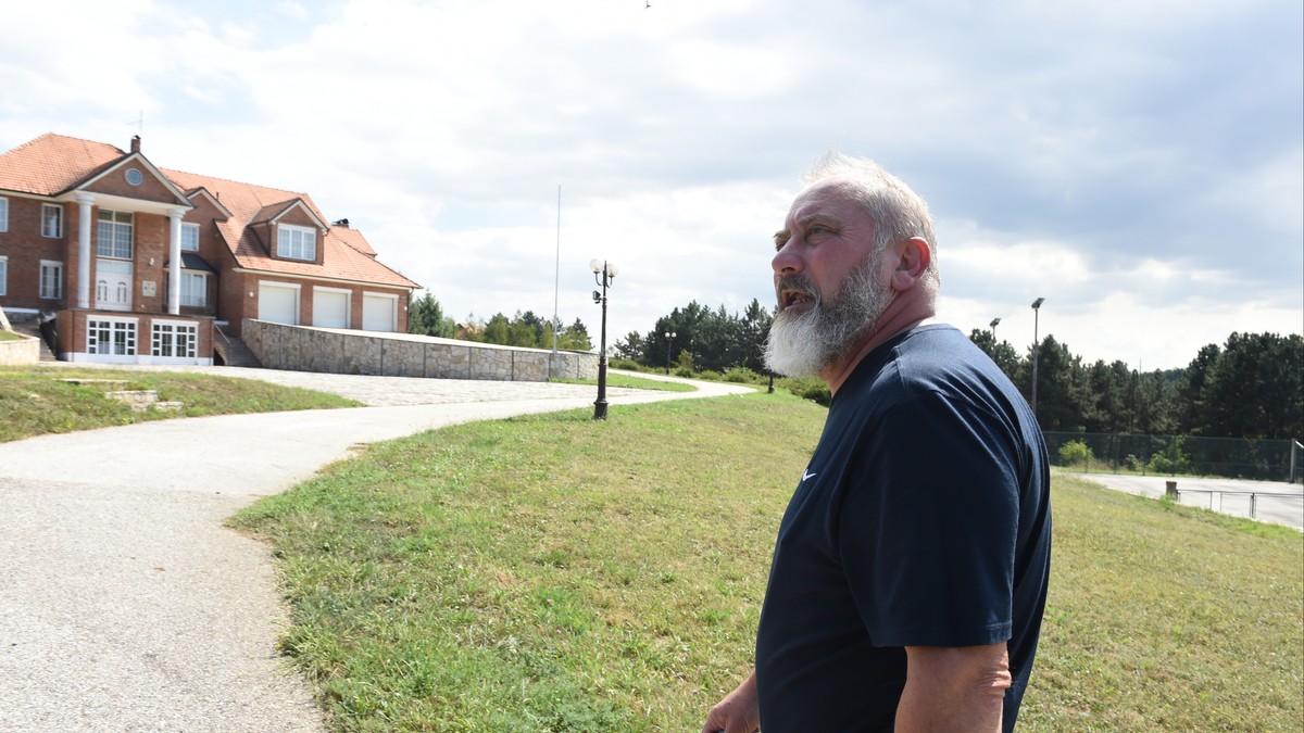 MISTERIJA LUKS VILE U SREMU Velelepno imanje oca Jelene Dokić zaraslo u korov, meštani otkrili šta se desilo pred njegovu smrt