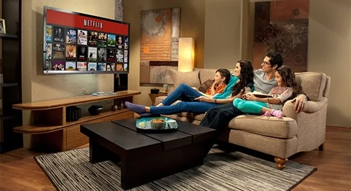 Amerykanie zakochali się w streamingu wideo - tamtejszy rynek płatnych usług całkowicie zdominował Netflix. Netflix.