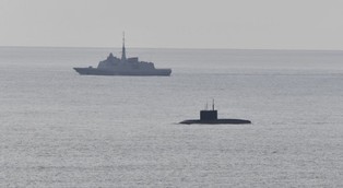 Awaria rosyjskiej łodzi podwodnej. Gdy się wynurzyła, NATO wzięło ją na celownik