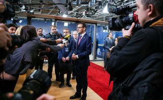 Wysoki socjal, niskie podatki, mocny konsument, słaby bank. Ustawy szyte pod wybory