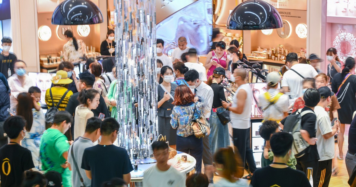 Americans are spending less money even as the Chinese spend more. Take ...