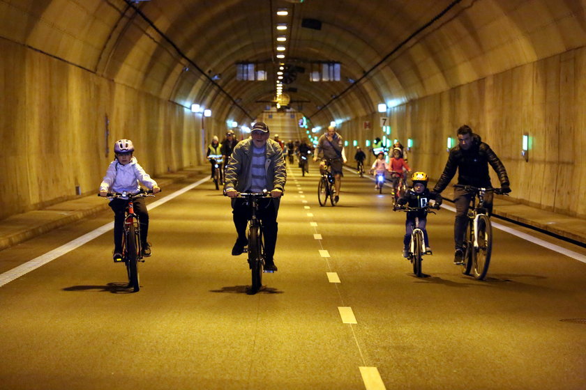 Rowerzyści świętowali 3 rocznicę otwarcia tunelu pod Martwą Wisłą