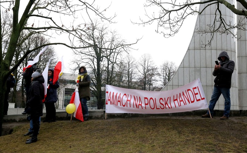 Jest wstępne porozumienie między rządem a handlowcami. Powstanie nowa wersja ustawy o podatku od handlu detalicznego. Opinia publiczna pozna zapisy po 18 lutego.