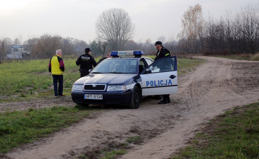 Pijany dziadek na spacerze z dzieckiem