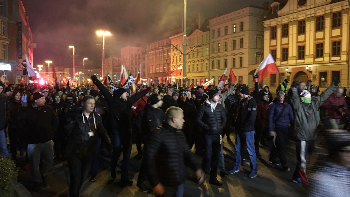 Grupa mieszkańców na czele z Martą Lempart, organizatorką "czarnych protestów" chce, by prezydent Wrocławia Rafał Dutkiewicz sprzeciwił się "marszom neonazistów i neofaszystów", które mają się odbyć w mieście 11 listopada.