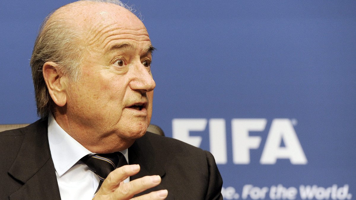 FIFA planuje niebawem zorganizowanie spotkania dotyczącego zmian w przepisach gry w piłkę nożną. Na oficjalnym zebraniu członków poruszona zostanie m. in. kwestia wprowadzenia możliwości dokonania czterech zmian podczas meczu.