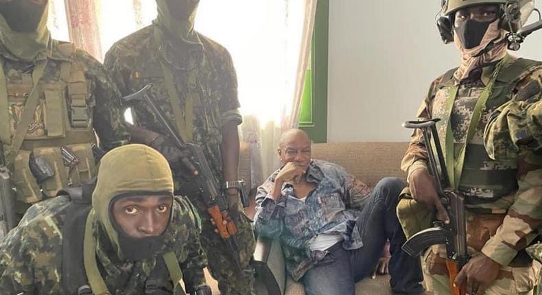 Soldiers capture Guinea President Conde (Twitter: @JournalGeopol)