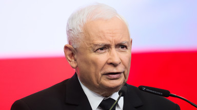 Pieniądze za podpis. Jarosław Kaczyński miał przekazać księdzu 50 tys. zł