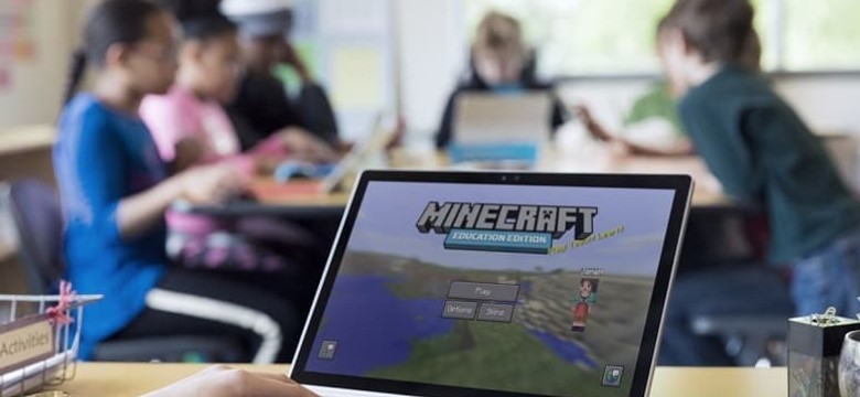 Laptop na każdej ławce, a w laptopie Minecraft