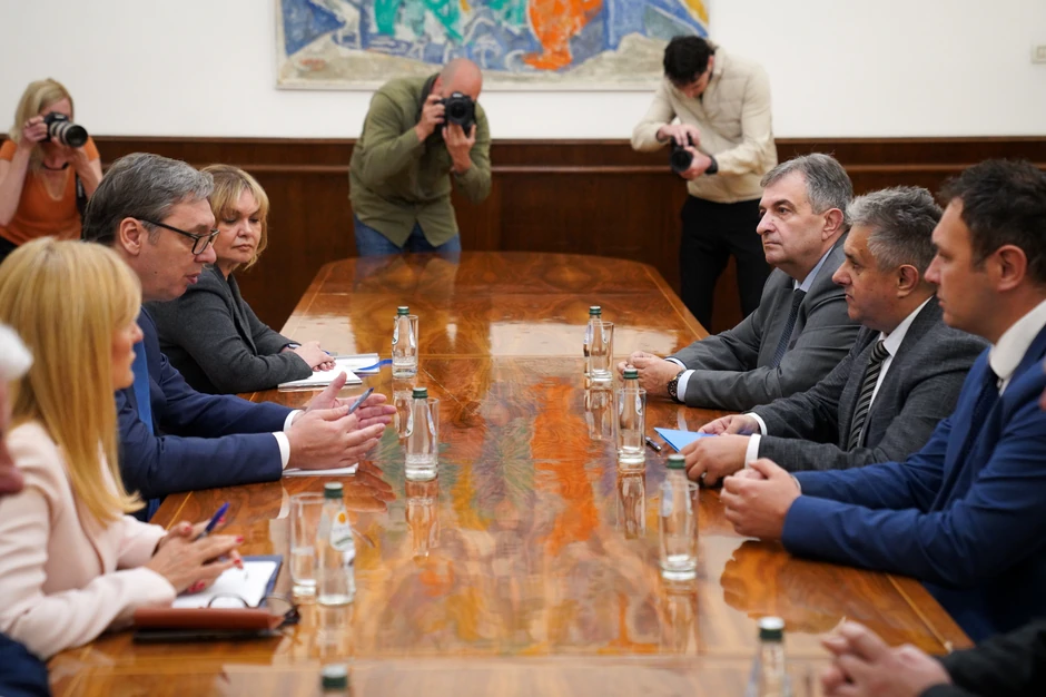 Počele konsultacije predsednika Vučića sa predstavnicima Ujedinjene seljačke stranke