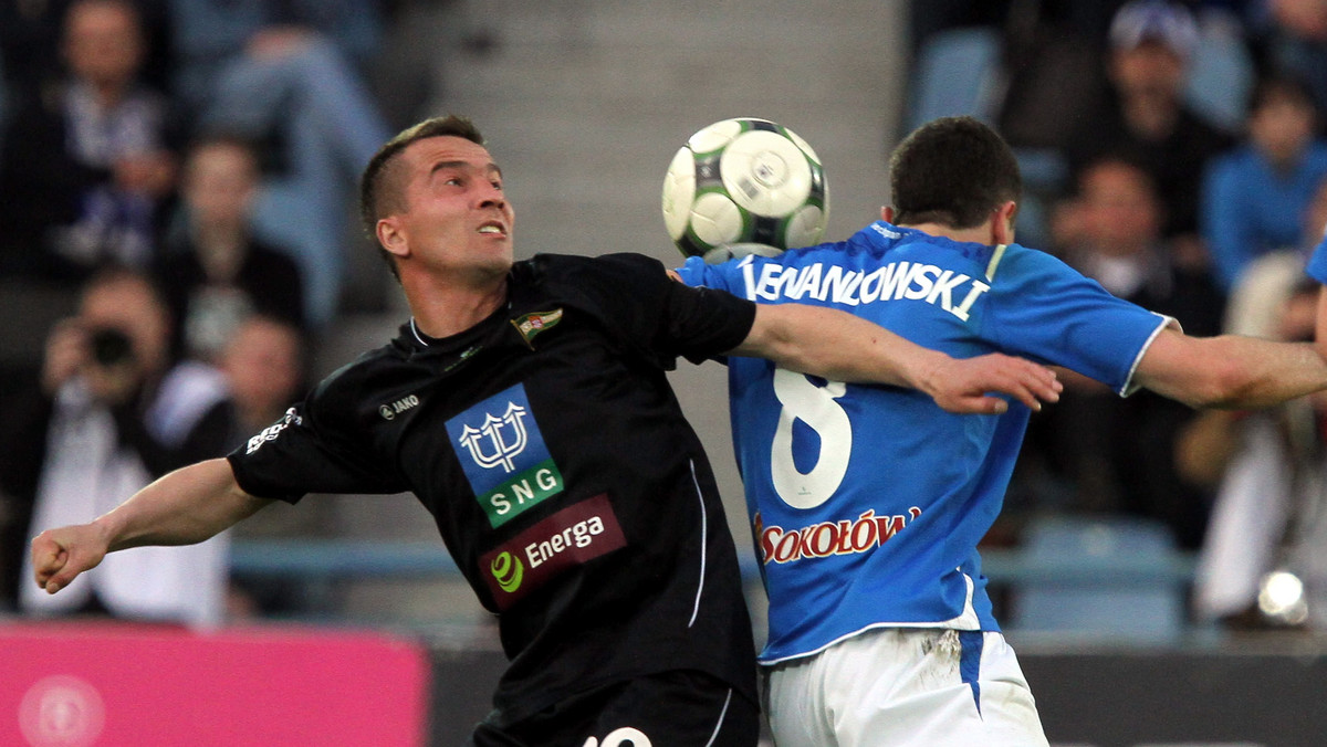 Lech Poznań wygrał na Bułgarskiej 2:1 (1:1) z Lechią Gdańsk w spotkaniu 26. kolejki Ekstraklasy piłkarskiej. Dzięki temu zwycięstwu Kolejorz do czterech punktów zmniejszył straty do Wisły Kraków.