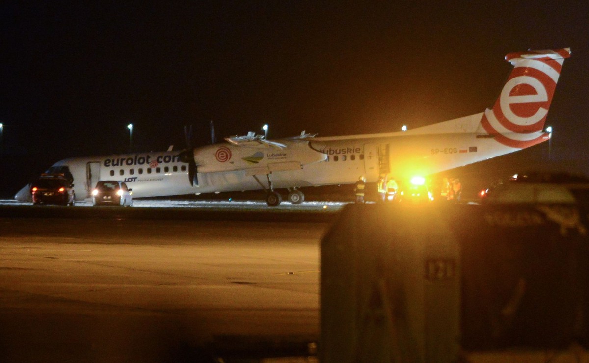 Awaryjne lądowanie samolotu na Okęciu
