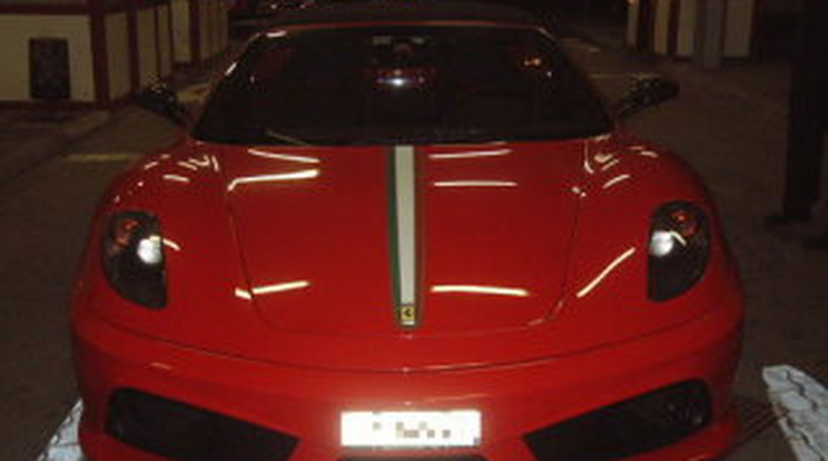 Hatvanmilliós Ferrari akadt fent Nagylakon