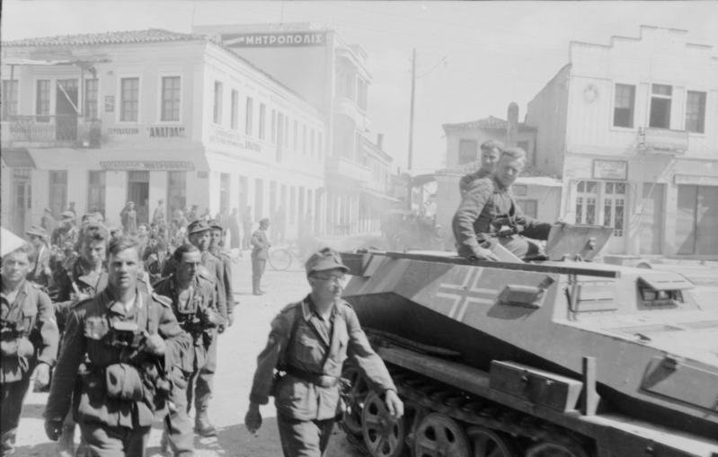 Niemieccy żołnierze w Atenach. Okupacja Grecji przez III Rzeszę była głównym czynnikiem, który doprowadził do załamania gospodarki - autor: Rauch, licencja: CC BY-SA 3.0 de