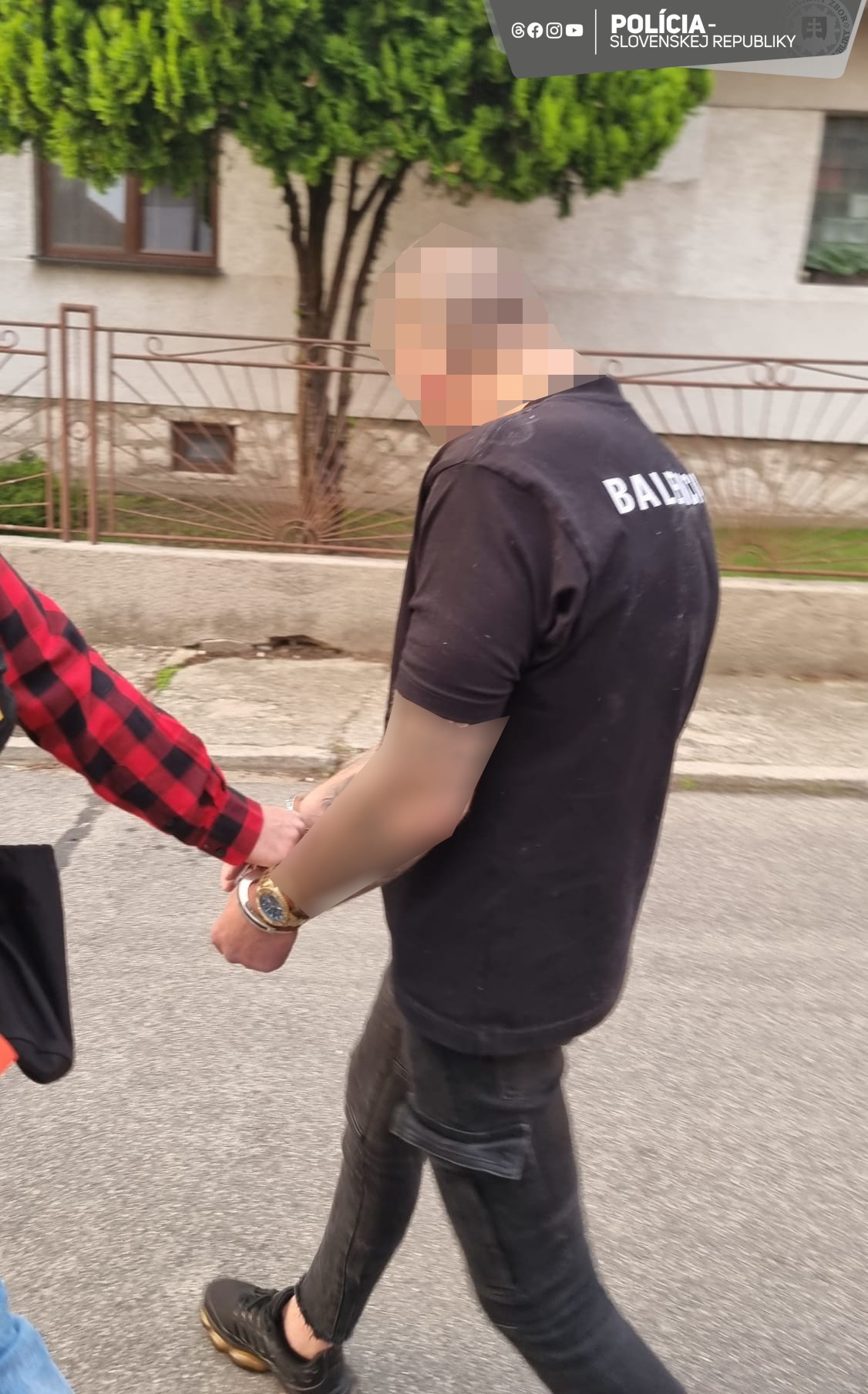 Polícia zadržala muža, po ktorom bolo vyhlásené medzinárodné pátranie.