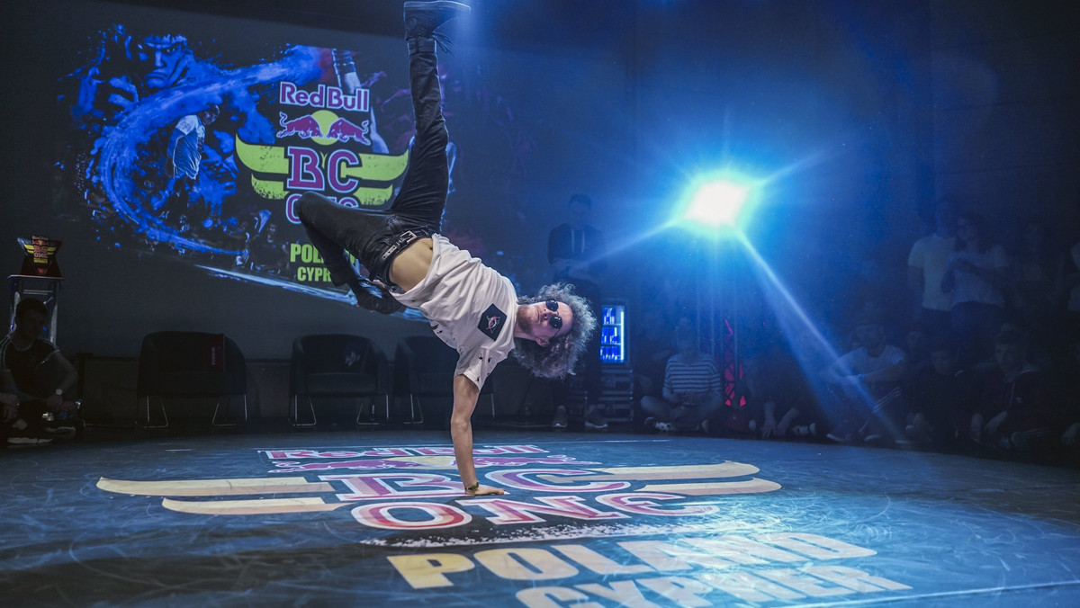 Tegoroczny finał breakdance'owego konkursu Red Bull BC One odbędzie się 3 grudnia w Nagoji w Japonii. Polskę reprezentował będzie Kleju. Szanse na udział w finale ma także Thomaz. Impreza będzie transmitowana na Red Bull TV.