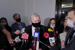 Suski o TVN: Nie straci koncesji, jeśli znajdzie polskiego inwestora