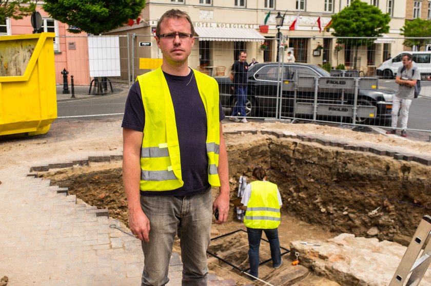 Tajemnicze zwłoki na Placu Kolegiackim