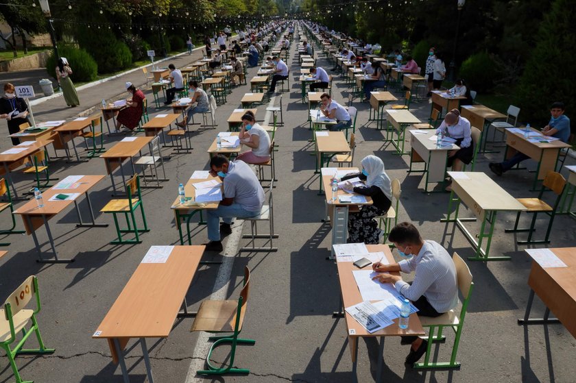 Egzaminy na studia w Taszkiencie, stolicy Uzbekistanu