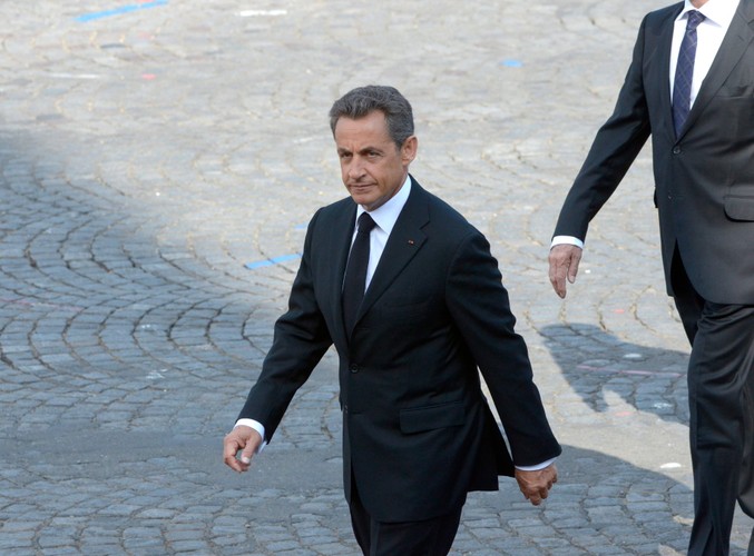 Prezydent Nicolas Sarkozy przybywa uroczystości