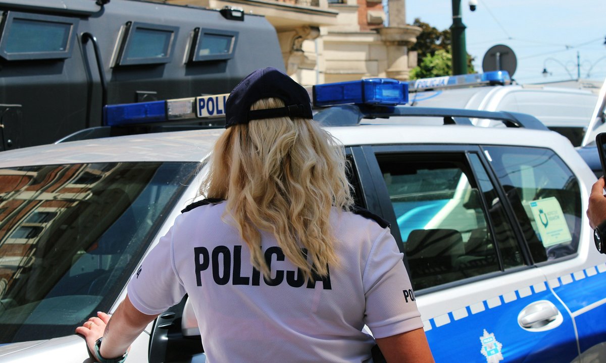 Policjantka opowiada o tatuażach na służbie. "Nie musisz się obawiać"