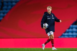 Rzeźba Erlinga Haalanda odsłonięta w jego rodzinnym miasteczku