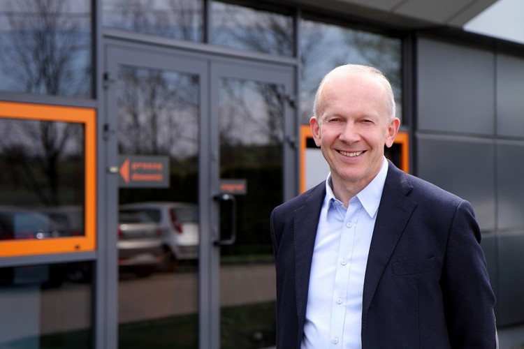 – Na początku lat 90. mieliśmy z kolegą małą firmę, która zajmowała się produkcją rozszerzeń pamięci do atari, które miały 64 kB pamięci - opowiada właściciel