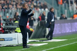 Selekcjoner reprezentacji zaprzecza oskarżeniom. Sprawa ma tło seksualne