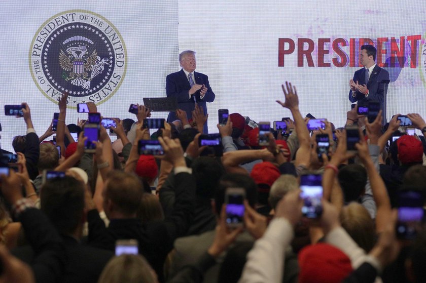 USA: Prezydent Donald Trump z podmienionym godłem. Chcieli go ośmieszyć