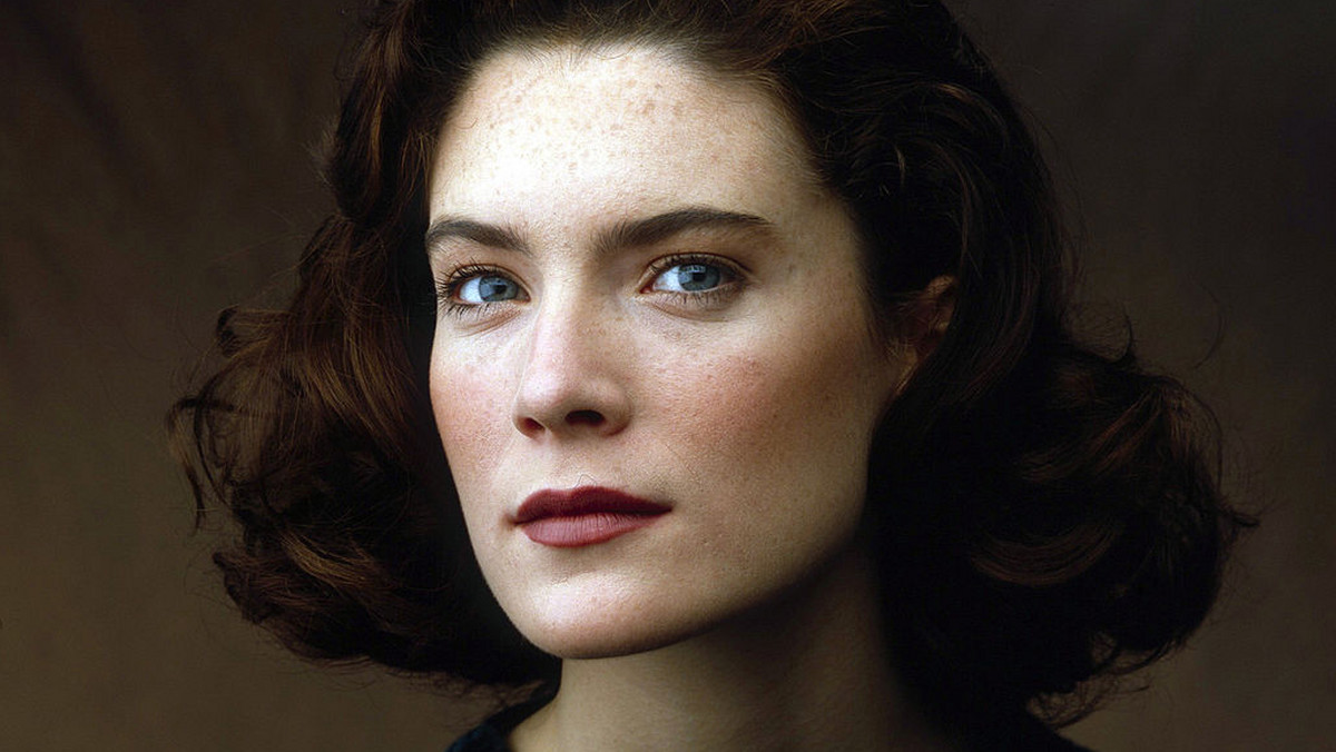 Lara Flynn Boyle (1990)