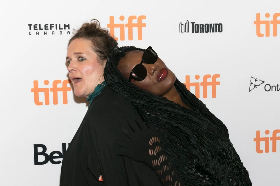 Sofi Fajns i Grejs Džons