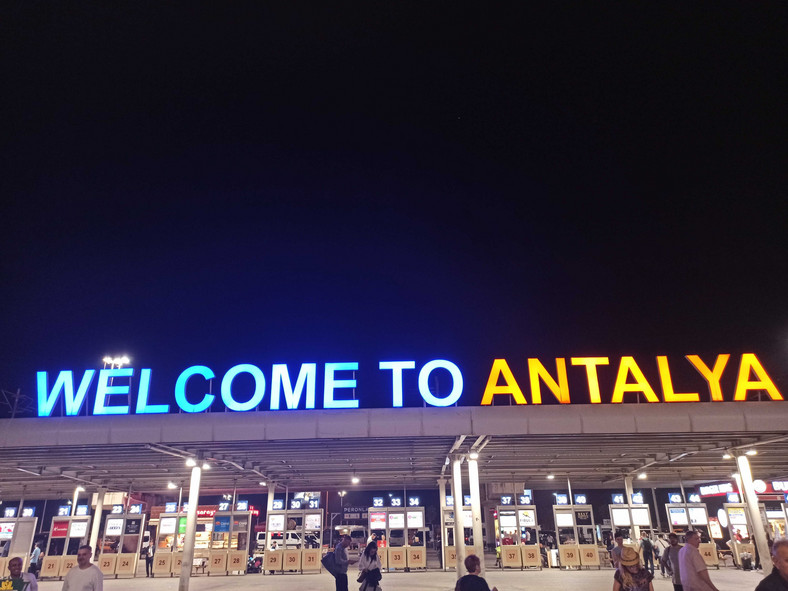 Napis powitalny po wylądowaniu w Antalyi