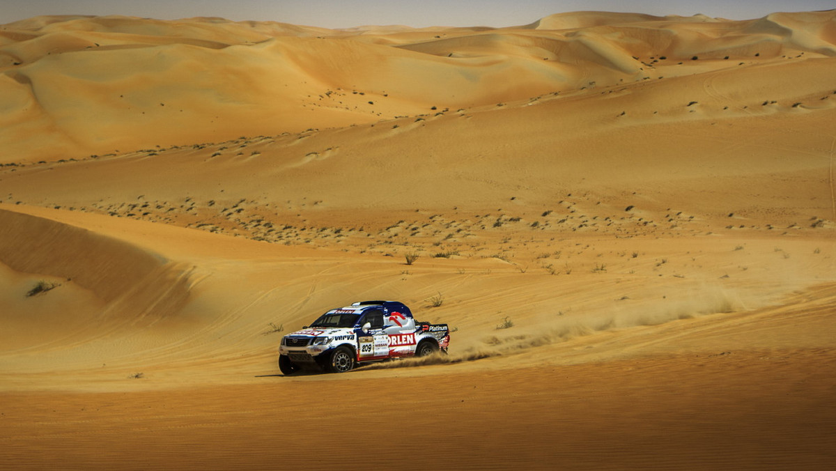 Ostatni etap Abu Dhabi Desert Challenge został odwołany z powodu złych warunków atmosferycznych. Samochodowa załoga Orlen Team - Marek Dąbrowski i Jacek Czachor - zajęła piąte miejsce w klasyfikacji generalnej, a Adam Małysz pilotowany przez Rafała Martona był siódmy.