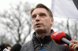 Lis broni otwartych kościołów. Hartman: Jakiś odchył katolicki?