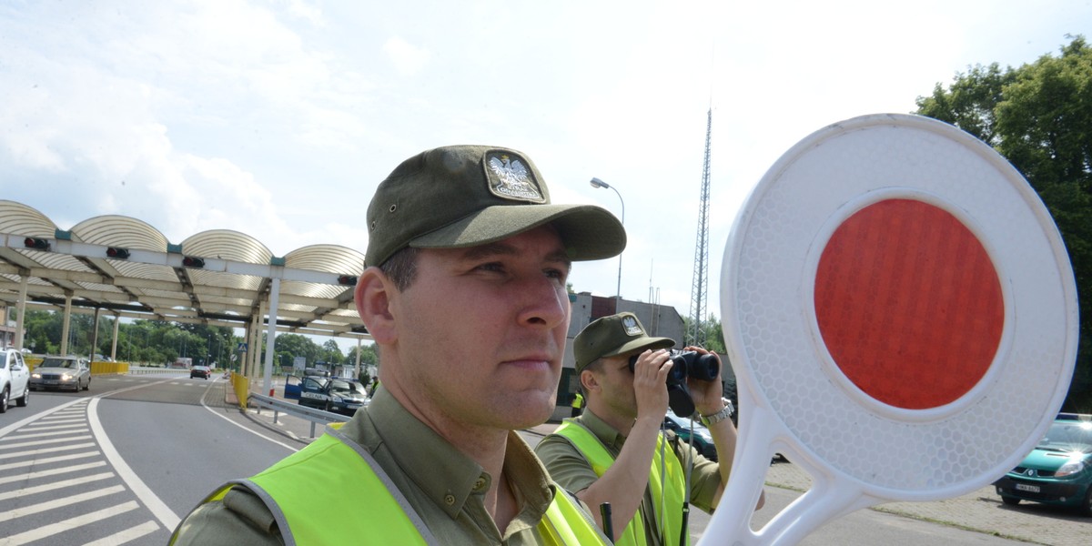 Od 7 kwietnia szczegółowe kontrole będą prowadzone m.in. na wschodniej granicy Polski oraz na lotniskach w przypadku lotów spoza krajów Schengen