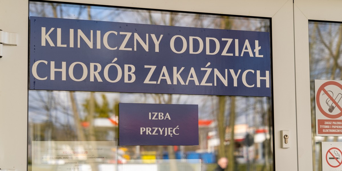 W piątek premier Morawiecki poinformował, że rząd zdecydował się na wprowadzenie stanu zagrożenia epidemicznego. Poinformował też, że Polska wprowadza pełne kontrole na wszystkich granicach i zamyka je dla cudzoziemców. 