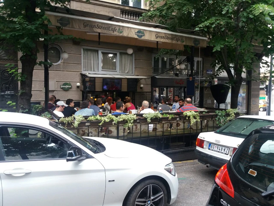 Od 3. do 10 maja otvaranje kafića, ali uz pravljenje distance