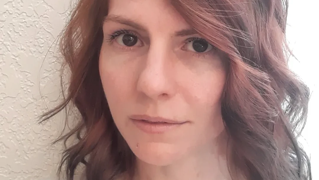 Brooke sa po prebudení z kómy ocitla v šokujúcej pasci neznámeho muža.
